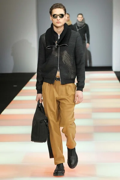 Look 16